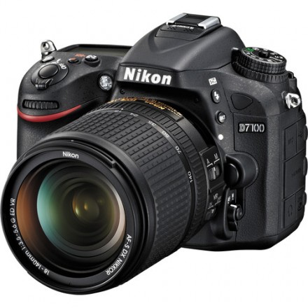 Цифр. фотокамера зеркальная Nikon D7100 + 18-140VR