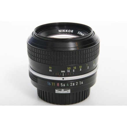 Об'єктив Nikon Nikkor 50mm f / 1.4 non AI