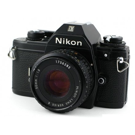Плівкова фотокамера дзеркальна Nikon EM Nikkor 50mm / 1.8 Плівкова фотокамера дзеркальна Nikon EM Nikkor 50mm / 1.8