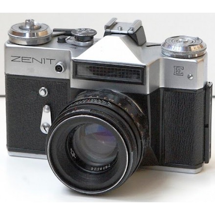 Пленочная фотокамера зеркальная Зенит Е + Helios 44-2 Пленочная фотокамера зеркальная Зенит Е + Helios 44-2