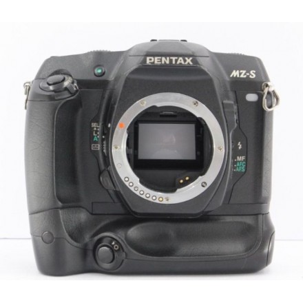 Плівкова фотокамера дзеркальна Pentax MZ-S + Pentax BG-10 Battery Grip