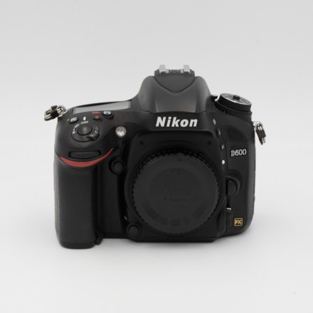 Цифр. фотокамера дзеркальна Nikon D600