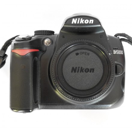 Цифр. фотокамера зеркальная Nikon D5000