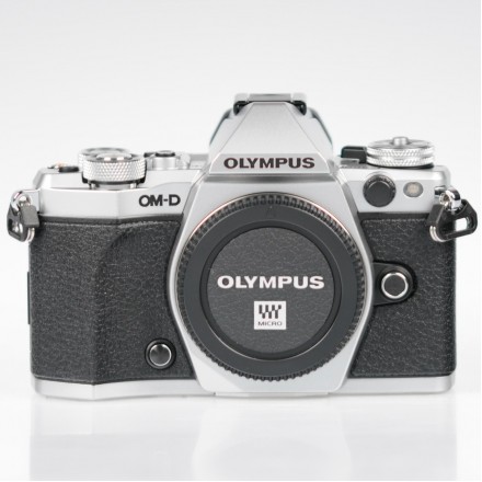 Фотоаппарат цифровой Olympus OM-D E-M5 Mark II body Фотоаппарат цифровой Olympus OM-D E-M5 Mark II body